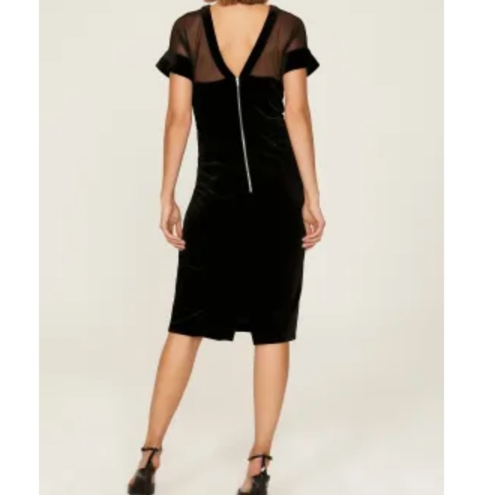 Maggy London
Velvet Dress
$178 original retail
New with tag - Picture 3 of 4